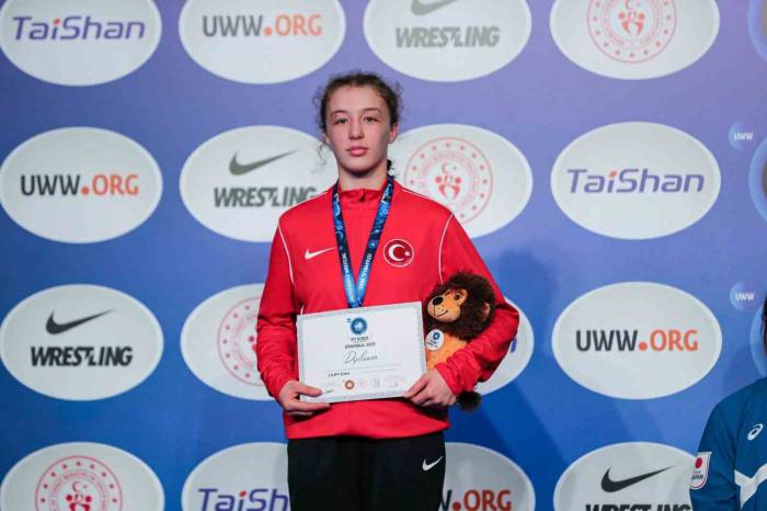 Eylem Engin’den Gümüş Madalya