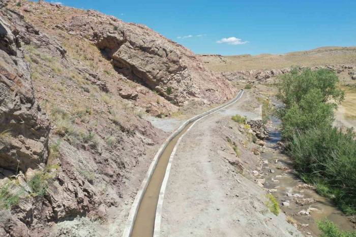 Van’da Yıllardır Boşa Akan Dere Suyu Tarıma Kazandırıldı