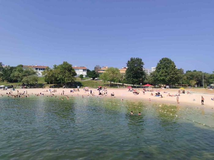 Sıcaktan Bunalanlar Yeşilköy Sahiline Koştu