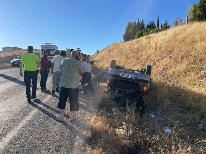 Adıyaman’da Otomobil Şarampole Yuvarlandı: 1 Ölü, 2 Yaralı