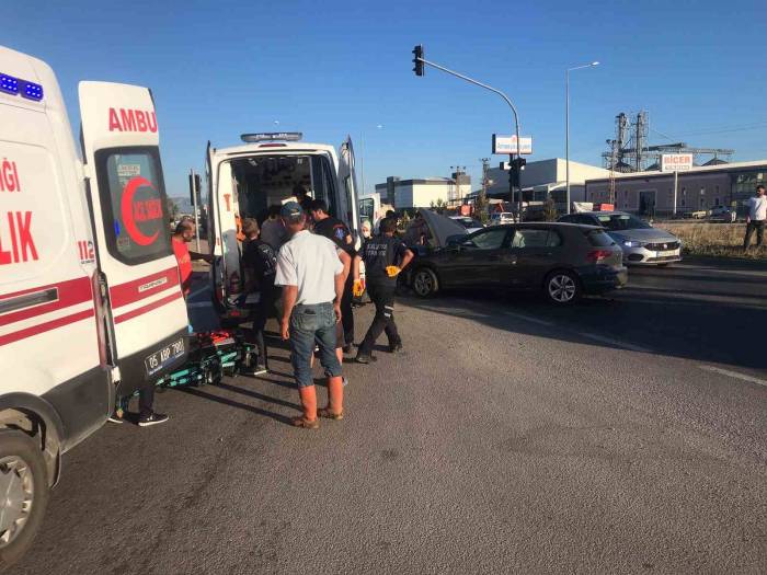 Amasya’da Üç Araç Kavşakta Çarpıştı: 1’i Ağır 6 Yaralı