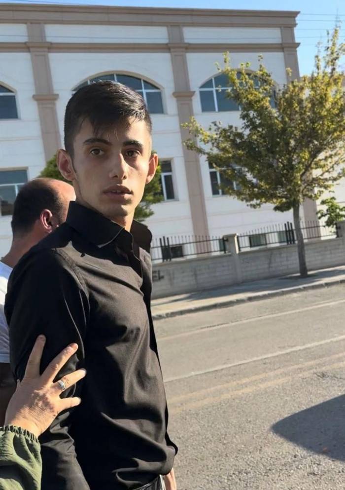 Aracın Önünü Kesip Döner Bıçağı İle Tehdit Ettiler