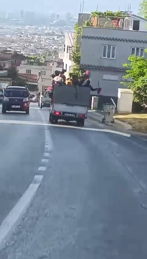 Tehlikeli Düğün Konvoyu Amatör Kameraya Yansıdı
