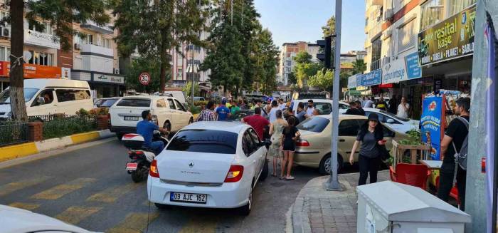 Direksiyon Hakimiyetini Kaybetti, 5 Araca Çarptı