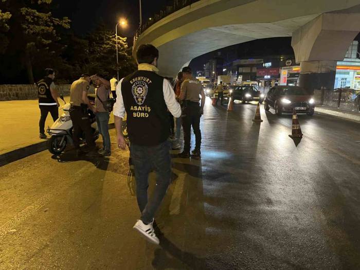 Esenyurt’ta Motosikletli Şahıslara Yönelik Uygulama Yapıldı
