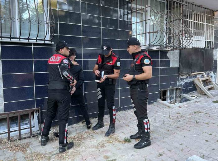 Esenyurt’taki Denetimlerde 5 Yabancı Uyruklu Şahıs Gözaltına Alındı