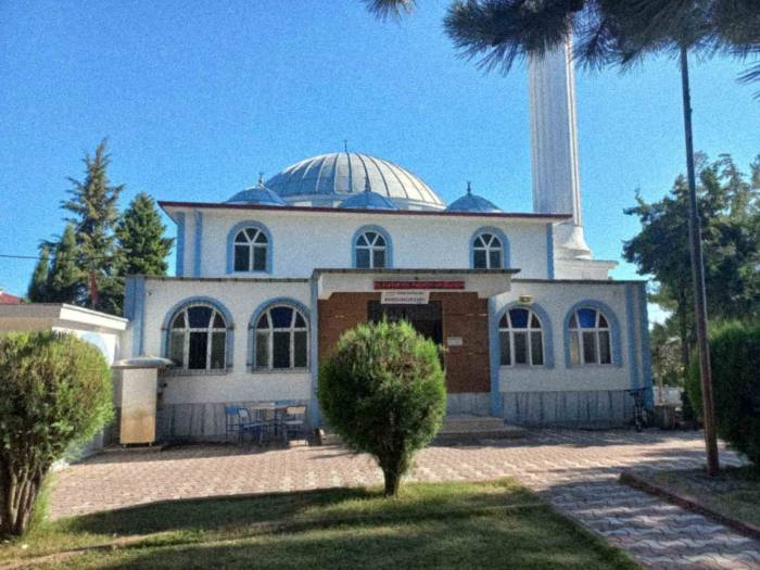 Kavgayı Ayırmaya Çalışan İmam Darp Edildi