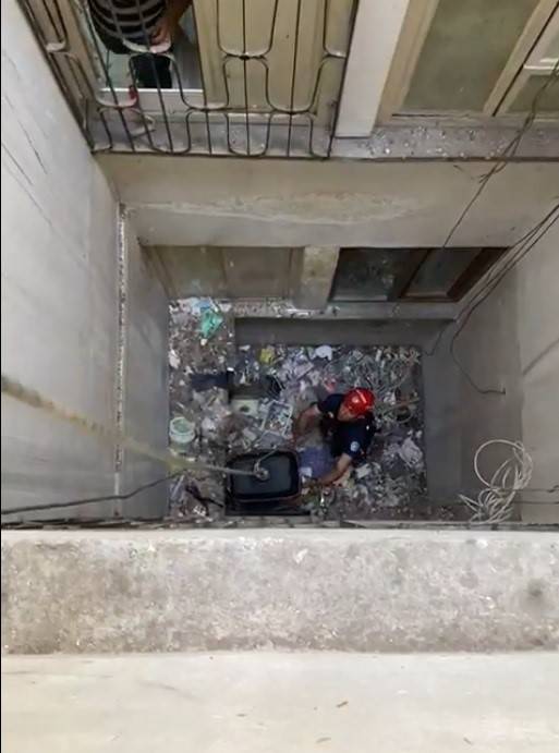 Havalandırma Boşluğuna Düşen Kediyi İtfaiye Kurtardı