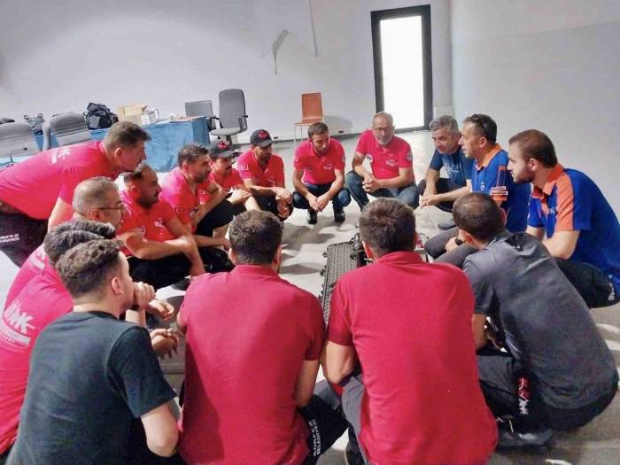 Gönüllü Olarak Arama Kurtarma Çalışmalarına Katılacaklar