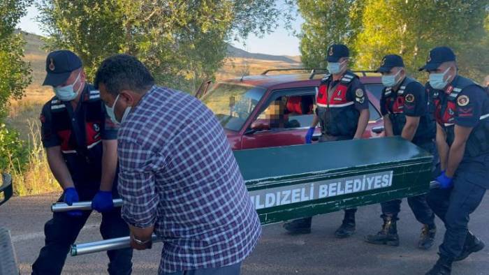Sivas’ta İki Genç Göğüslerinden Vurulmuş Halde Ölü Bulundu