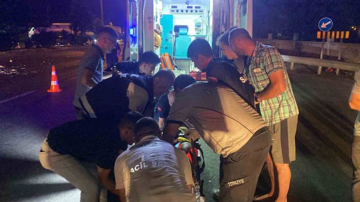 Karşı Şeride Geçen Otomobil Ortalığı Savaş Alanına Çevirdi: 4 Yaralı