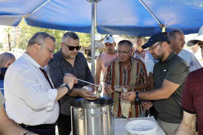 Yunusemre Belediyesi’nden 8 Noktada Aşure İkramı