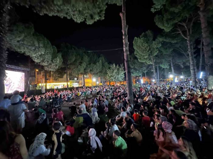 Aydın Büyükşehir Belediyesi’nden Nazilli’de Açık Hava Sineması