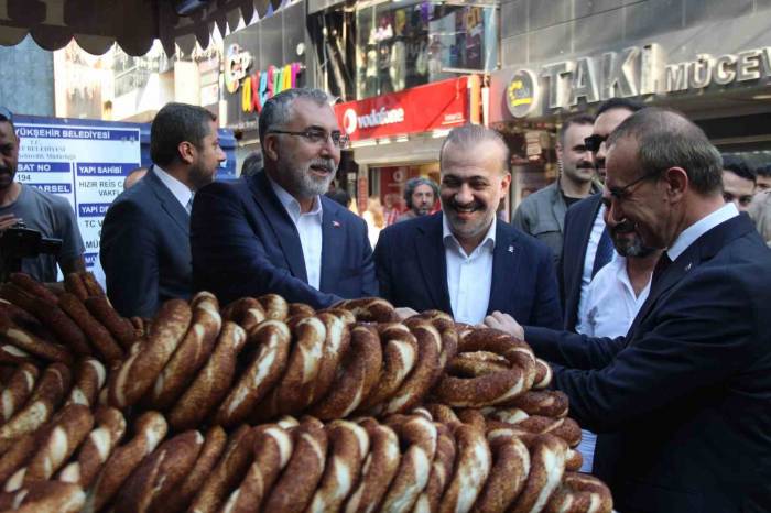 Bakan Işıkhan, Kocaeli’de Esnafla Bir Araya Geldi