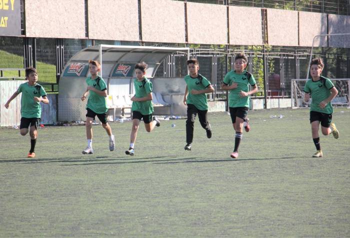 Minik Horozlar Şampiyonluk İçin İdmanlara Ağırlık Verdi