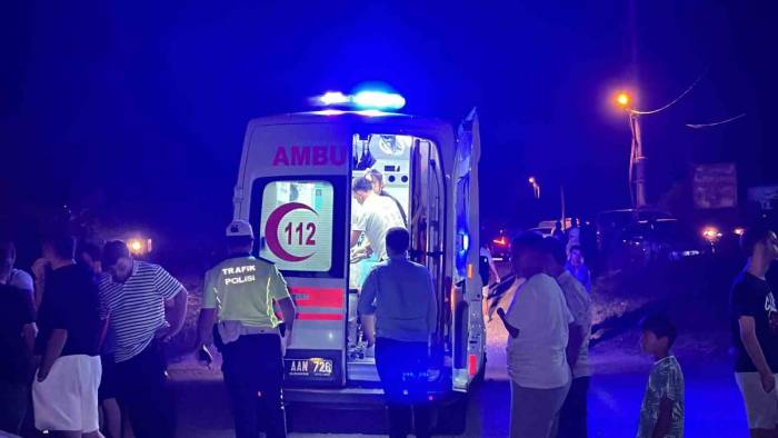 Yoldan Çıkan Araç Takla Attı: 2 Yaralı