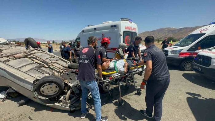 Elazığ’da Feci Kaza: 1 Ölü, 2’si Ağır 4 Yaralı