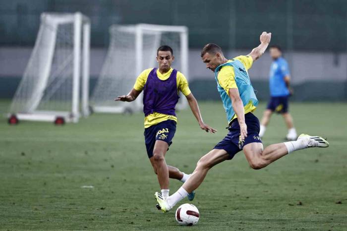 Fenerbahçe, Günün İkinci Antrenmanında Çift Kale Maç Yaptı