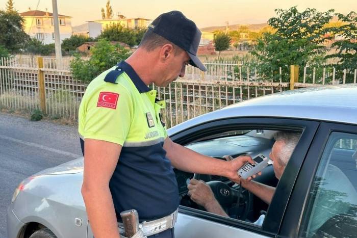 İzmir’de Kurallara Uymayan 2 Bin 744 Sürücüye Ceza Yağdı