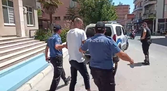 İzmir’de Hizmet Binasından 200 Metre Kablo Çalan Kişi Tutuklandı