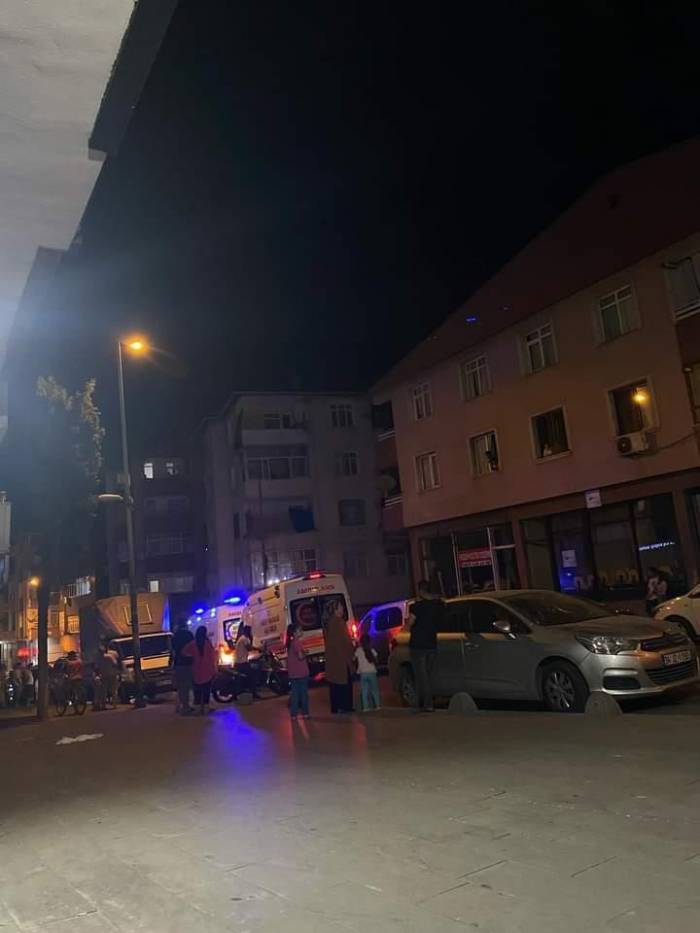 Küçükçekmece’de ’halay Başı Olma’ Kavgası: 2 Yaralı