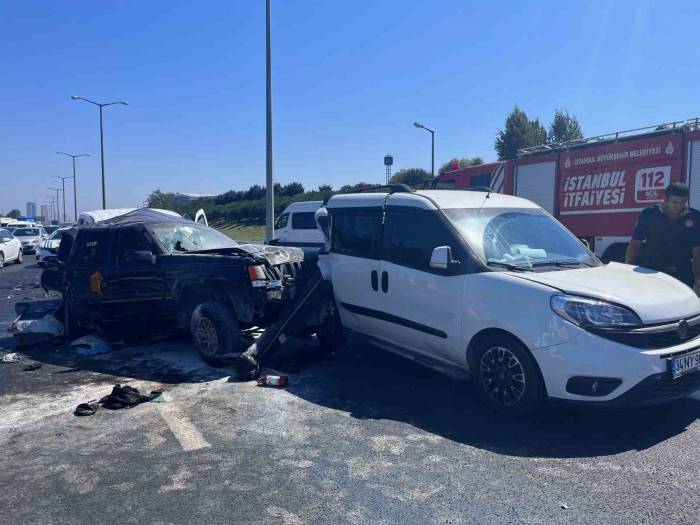 Hadımköy Tem’de Zincirleme Kaza: 3 Yaralı