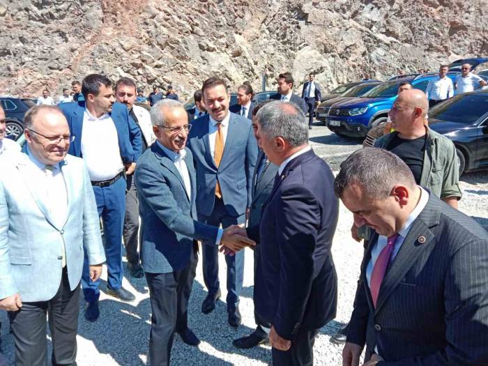 Bakan Uraloğlu, Ereğli-devrek Kara Yolundaki Çalışmaları İnceledi