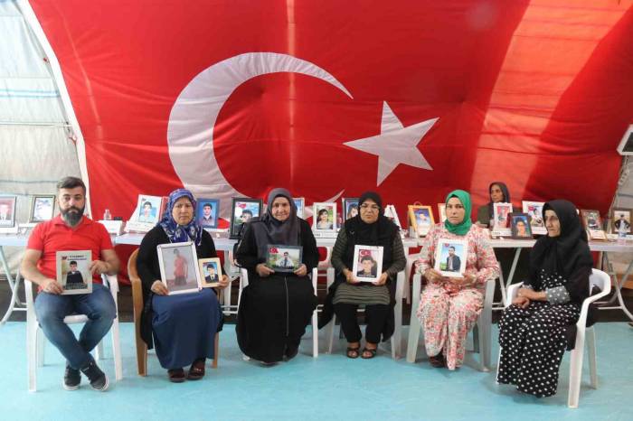 Annelerin Evlat Nöbeti "eyyam-ı Bahur" Sıcaklarına Rağmen Devam Ediyor