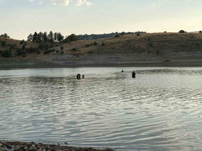 Serinlemek İçin Girdiği Barajda Kaybolan Genci Arama Çalışmaları Sürüyor