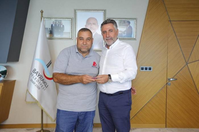 Belediye İşçisi Sokakta Bulduğu 15 Bin Lirayı Sahibine Teslim Etti