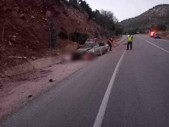 Burdur’da Otomobil Takla Attı: 2 Ölü, 3 Yaralı