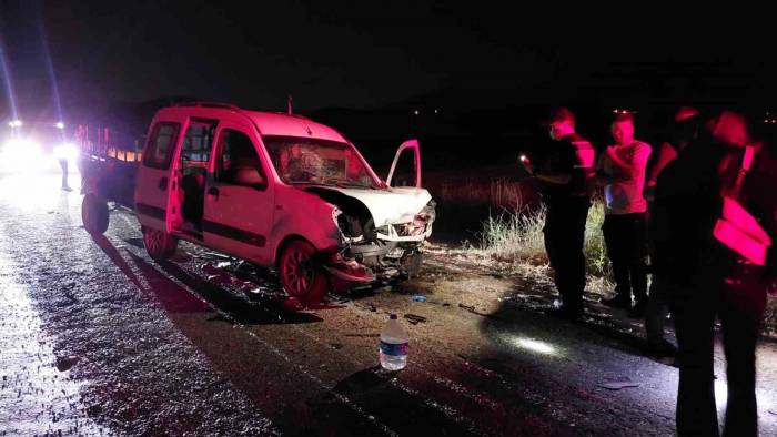 Burdur’da Hatalı Sollama Kaza Getirdi: 2 Ölü, 6 Yaralı