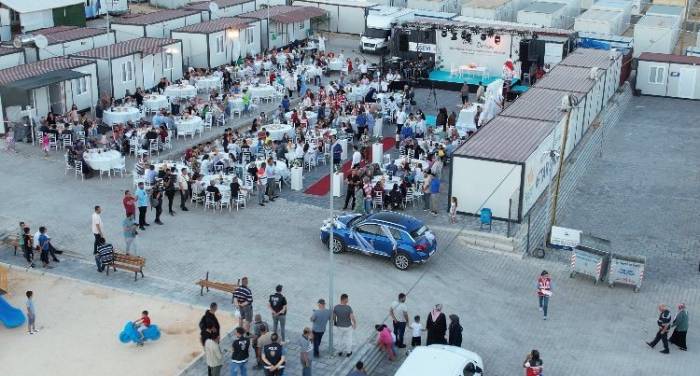 Düğünleri Ertelenen Depremzede Gelin İle Damadın Nikah Töreni Konteyner Kentte Gerçekleşti