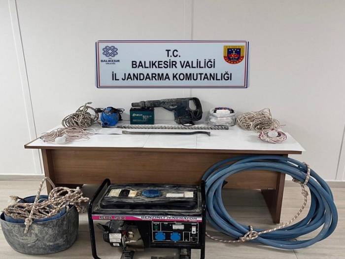 Balıkesir’de Define Avcıları Suçüstü Yakalandı