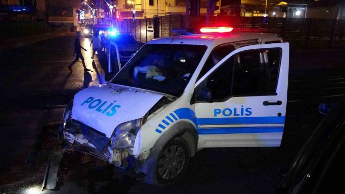 Polis Aracı İle Otomobil Çarpıştı: 1’i Polis 2 Yaralı