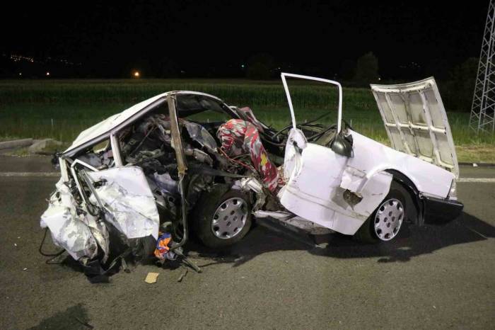 Kmo’da Yolun Ortasında Bırakılan Arızalı Otomobili Cip Biçti