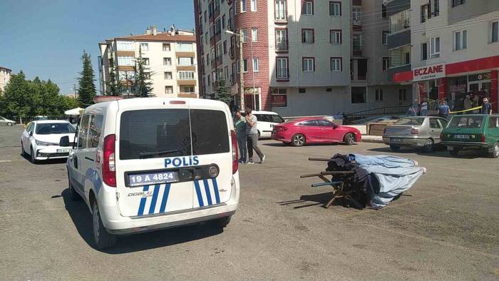 Kavgada Pompalı Tüfekle Bacaklarından Vuruldu
