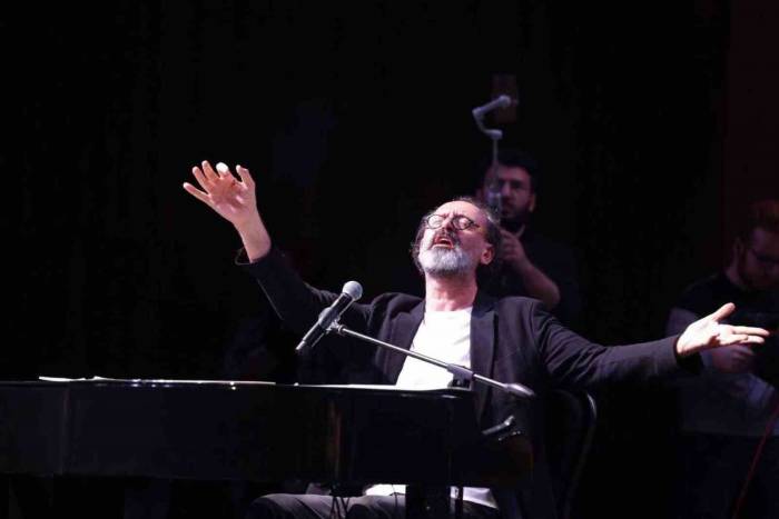 Yücel Arzen Sahnesiyle Necip Fazıl Gecesi