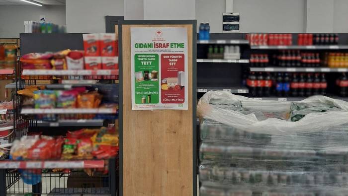 Didim’de “raf Ömrü” Afişleri Marketlere Asıldı