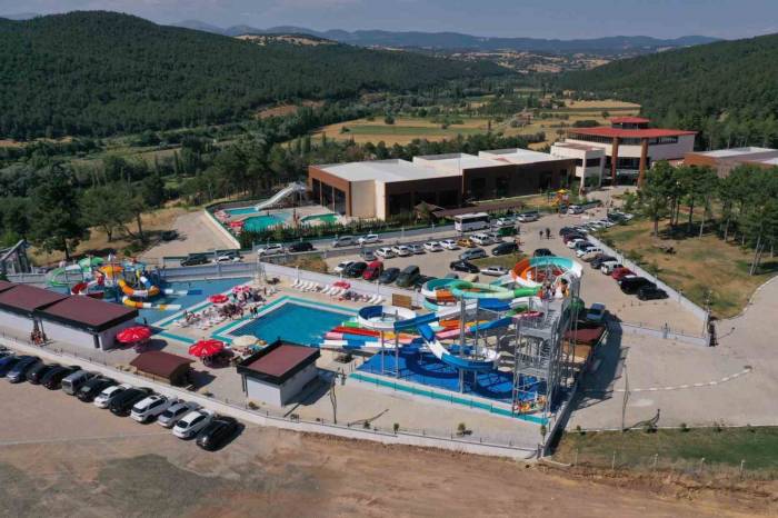 Bölgenin En Büyük Aquaparkı Banaz’da Faaliyete Geçti.
