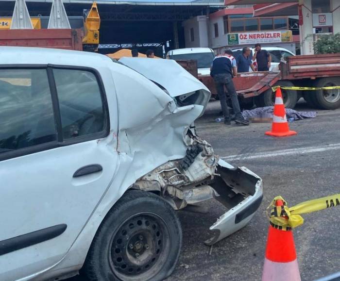 Otomobilin Çarptığı Tır Sürücüsü Hayatını Kaybetti