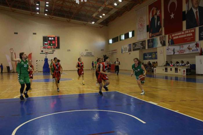 Yıldızlar Ligi Çeyrek Final Heyecanı Burhaniye’de Yaşanıyor