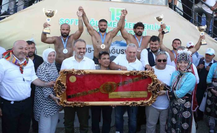 Bursa Büyükşehir Belediyesporlu Güreşçiler 12 Madalya Kazandı