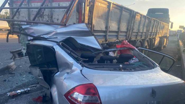 Tatilden Dönen Aile Kaza Yaptı: 4 Ölü, 2 Yaralı