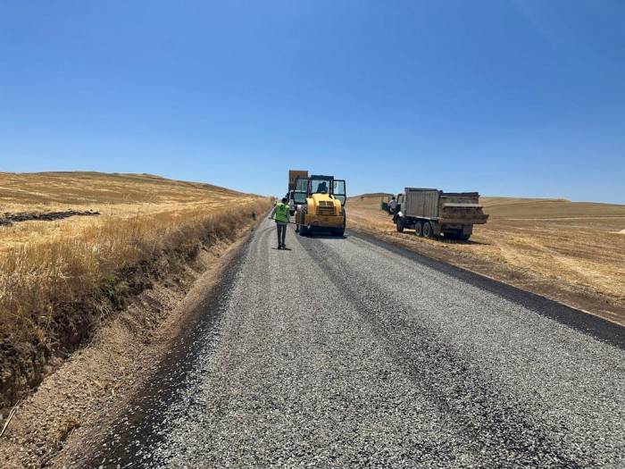 Diyarbakır’da Kırsal Mahalle Yollarında Çalışmalar Sürüyor