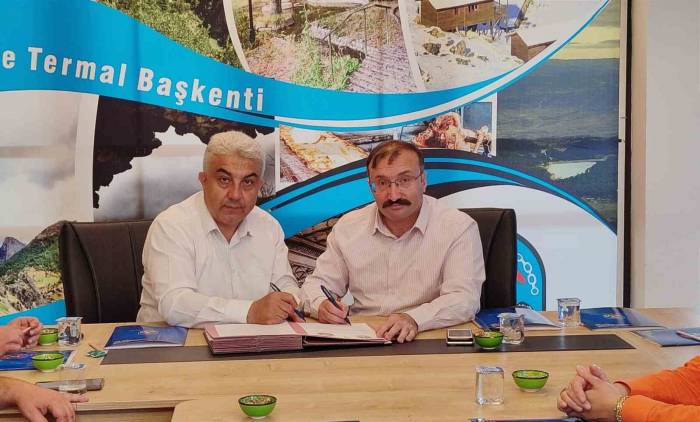 Emet Ve Hisarcık İlçe Belediyeleri Arasında İş Birliği Protokolü İmzalandı