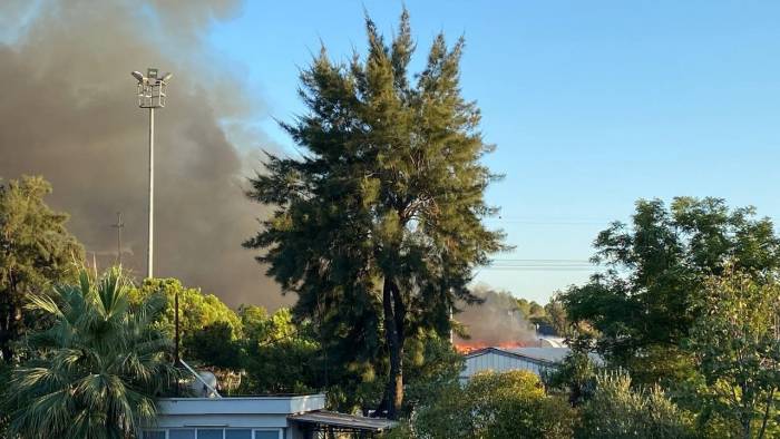İzmir’de Katı Atık Toplama Merkezinde Korkutan Yangın