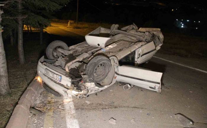 Kontrolden Çıkan Otomobil Takla Attı: 5 Yaralı