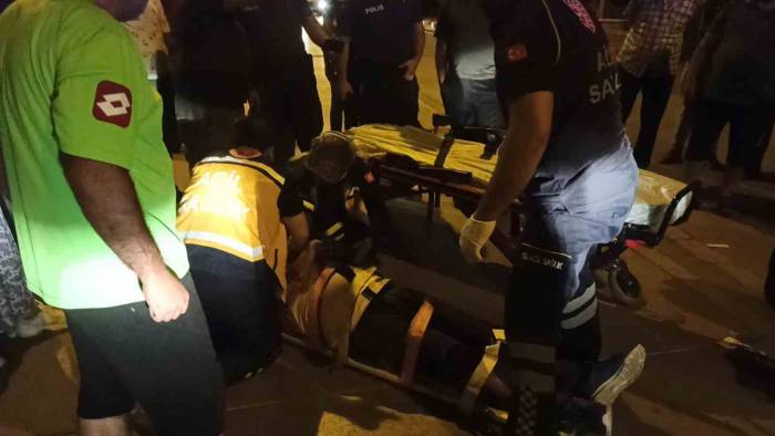 Kamyonetle Çarpışan Motosikletin Sürücüsü Yaralandı