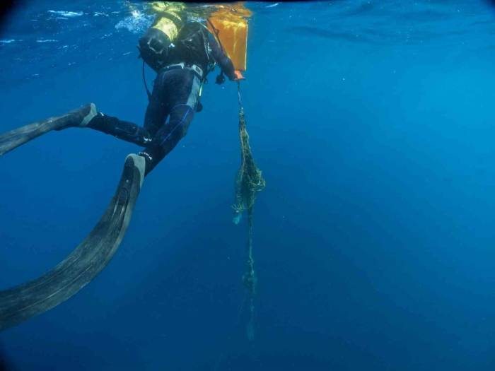 Edremit Körfezi Hayalet Ağlardan Kurtuluyor